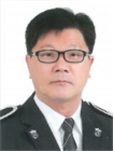 輺 